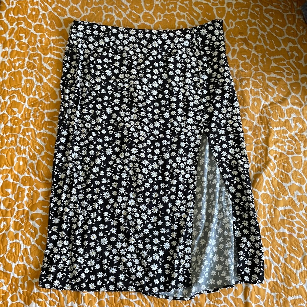 H&M Divided Floral High Waisted Skirt with Slit Size: 12